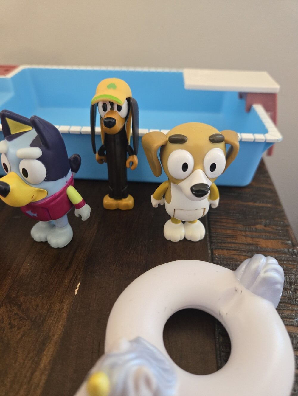 Bluey & Friends Pool Play Set - Picture 5 of 14